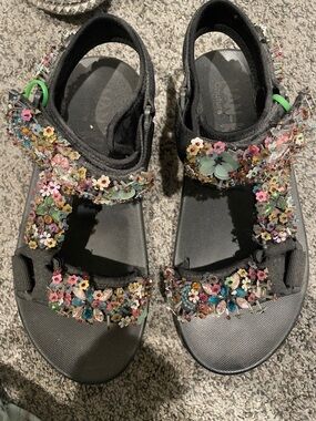 Embellished Floral Black Women’s Sandals